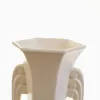 Jarrón de cerámica blanco